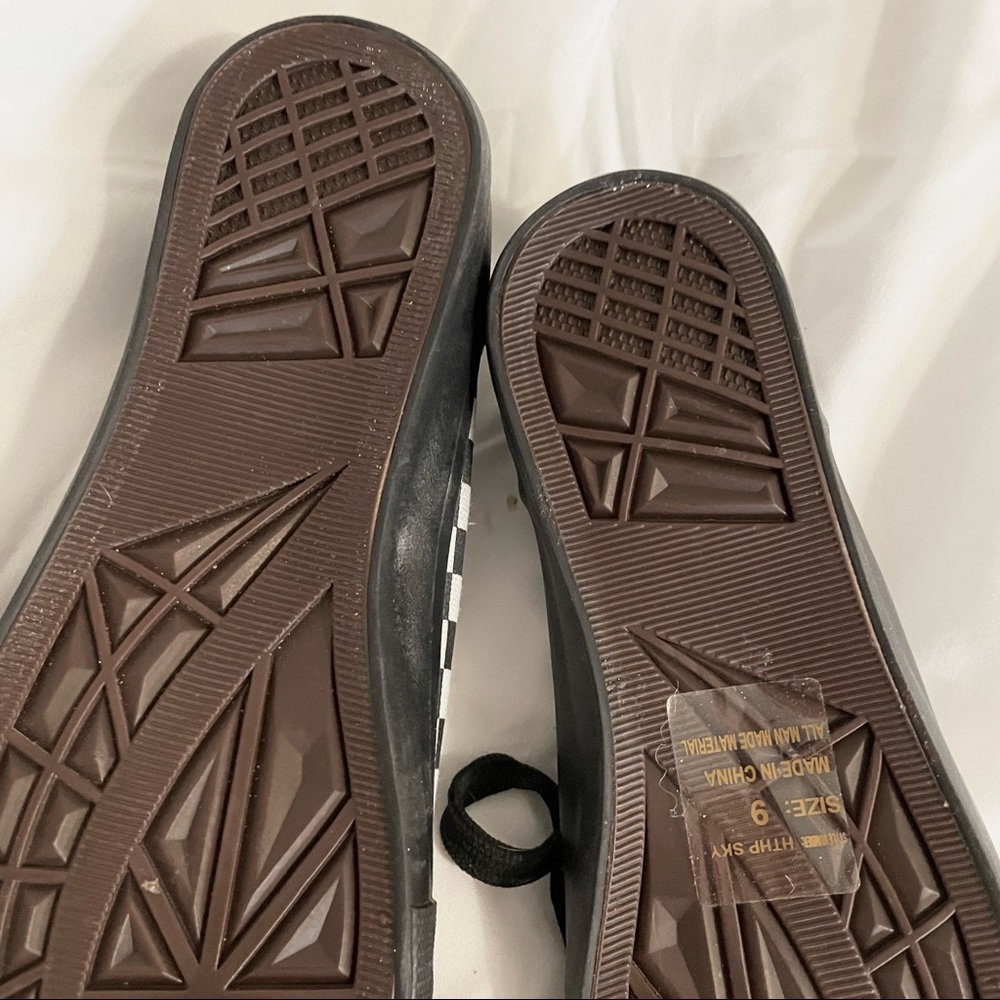 Hot topic Size 9 Checker Shoes - Picture 4 of 5